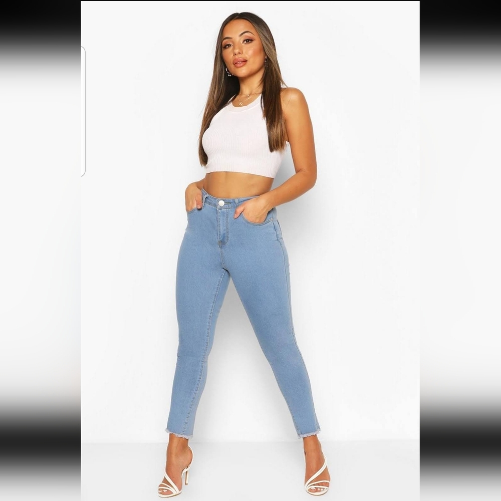 💕$6 Bundled Boohoo Blue High Stretch PETITE Frayed Denim Jeans